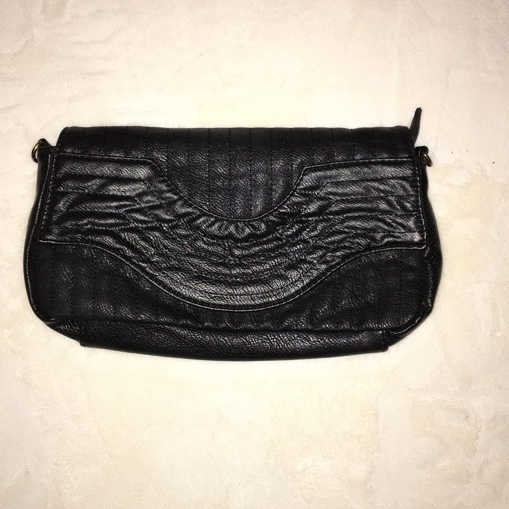 YOKI CROSSBODY CLUTCH